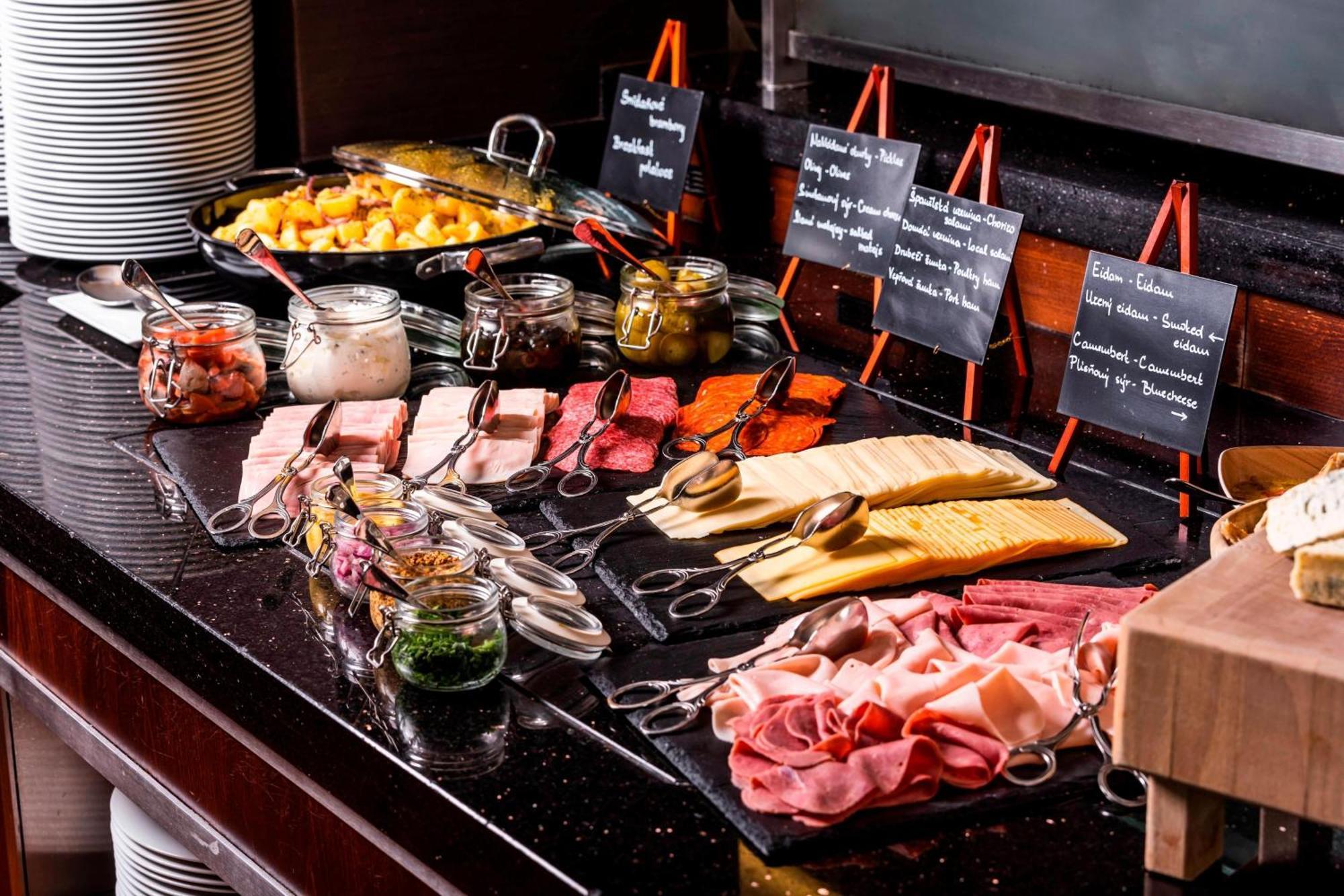 Courtyard By Marriott Prague City Restoran fotoğraf